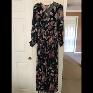 Gorgeous light weight print dress Size M